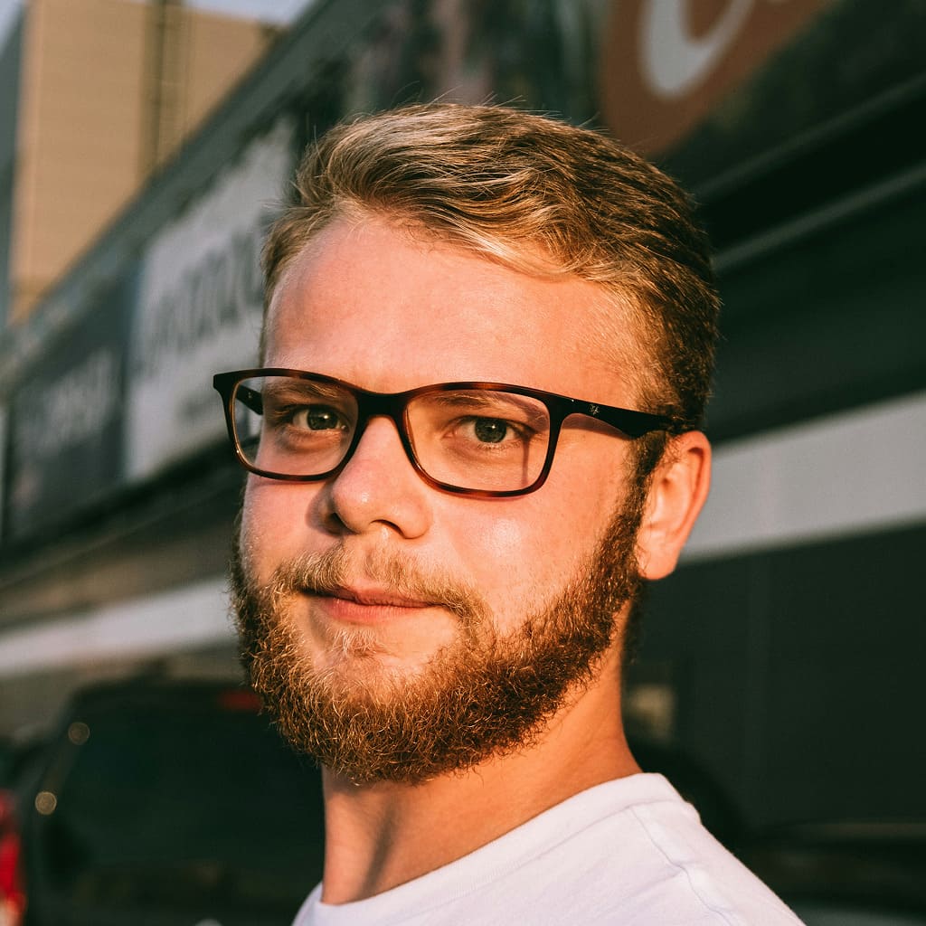 AI Selfie to 3D Character Generator input photo example