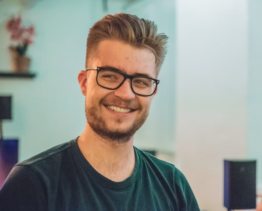 Generate clean, minimal profile pictures PFP with a modern touch input photo example
